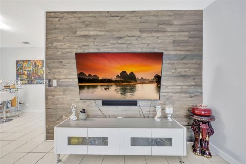 Townhouse in Miami, Florida 3 bedrooms, 155.33 sq.m. № 2003047 - photo 6