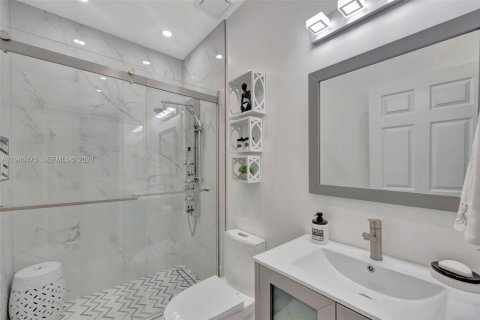 Townhouse in Miami, Florida 3 bedrooms, 155.33 sq.m. № 2003047 - photo 24