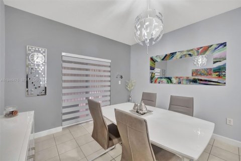 Townhouse in Miami, Florida 3 bedrooms, 155.33 sq.m. № 2003047 - photo 7