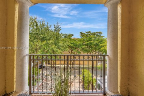 Townhouse in Miami, Florida 3 bedrooms, 155.33 sq.m. № 2003047 - photo 30