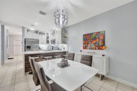 Townhouse in Miami, Florida 3 bedrooms, 155.33 sq.m. № 2003047 - photo 8