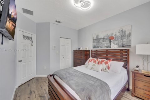 Townhouse in Miami, Florida 3 bedrooms, 155.33 sq.m. № 2003047 - photo 17