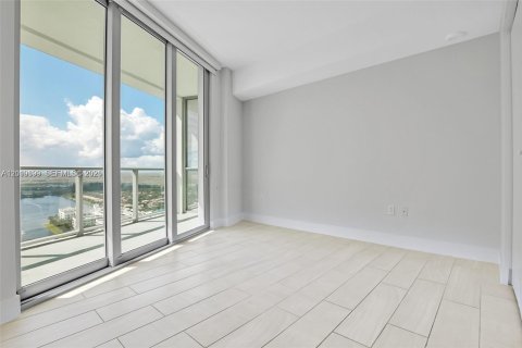 Condo in Sunrise, Florida, 2 bedrooms  № 2076630 - photo 9