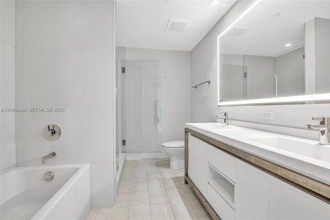 Condo in Sunrise, Florida, 2 bedrooms  № 2076630 - photo 15