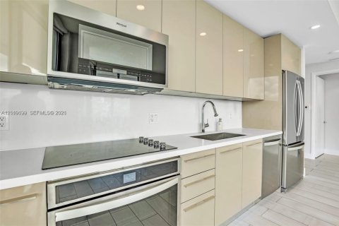 Condo in Sunrise, Florida, 2 bedrooms  № 2076630 - photo 5