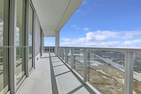 Condo in Sunrise, Florida, 2 bedrooms  № 2076630 - photo 12
