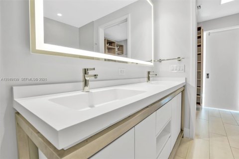 Condo in Sunrise, Florida, 2 bedrooms  № 2076630 - photo 16