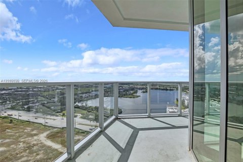 Condo in Sunrise, Florida, 2 bedrooms  № 2076630 - photo 13