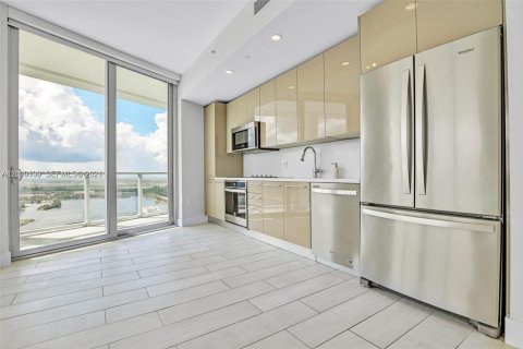 Condo in Sunrise, Florida, 2 bedrooms  № 2076630 - photo 4