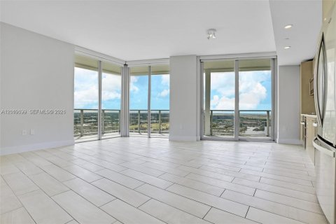 Condo in Sunrise, Florida, 2 bedrooms  № 2076630 - photo 2
