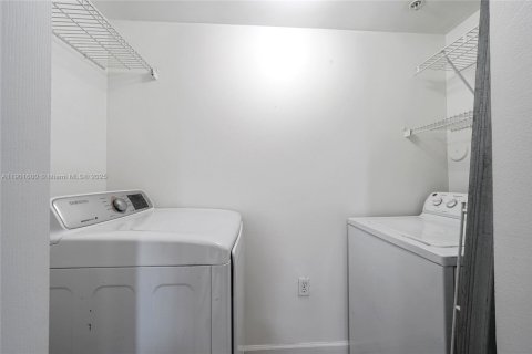 Condominio en alquiler en Coral Springs, Florida, 3 dormitorios, 122.72 m2 № 1954930 - foto 24