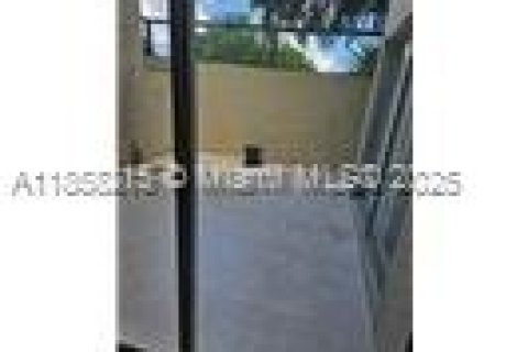 Condo in Miami, Florida, 3 bedrooms  № 1882367 - photo 14