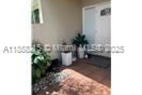 Condo in Miami, Florida, 3 bedrooms  № 1882367 - photo 3