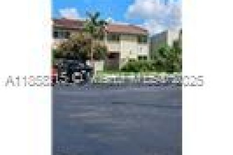 Condo in Miami, Florida, 3 bedrooms  № 1882367 - photo 5