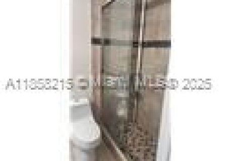 Condo in Miami, Florida, 3 bedrooms  № 1882367 - photo 12