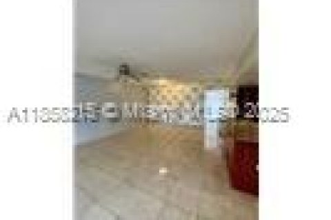 Condo in Miami, Florida, 3 bedrooms  № 1882367 - photo 10