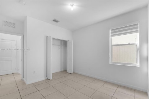 House in Homestead, Florida 4 bedrooms, 227.7 sq.m. № 1830811 - photo 14
