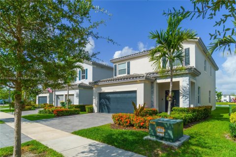 House in Homestead, Florida 4 bedrooms, 227.7 sq.m. № 1830811 - photo 2