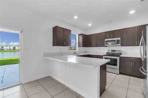 House in Homestead, Florida 4 bedrooms, 227.7 sq.m. № 1830811 - photo 10