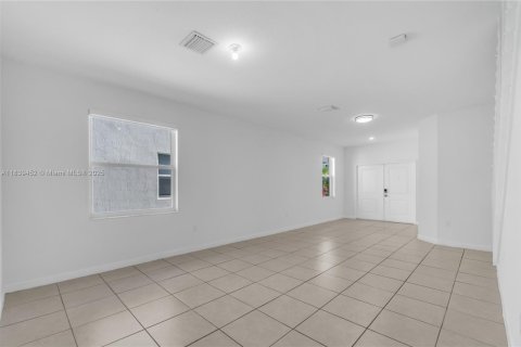 House in Homestead, Florida 4 bedrooms, 227.7 sq.m. № 1830811 - photo 5