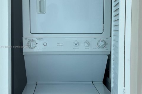 Снять в аренду кондоминиум в Майами, Флорида 1 спальня, 59.36м2, № 2083889 - фото 9