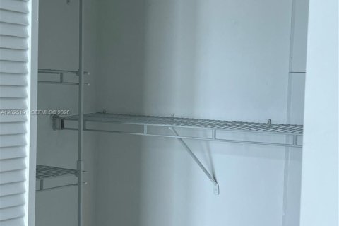 Снять в аренду кондоминиум в Майами, Флорида 1 спальня, 59.36м2, № 2083889 - фото 10