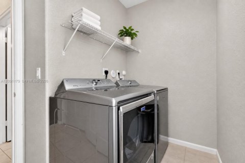 Townhouse in Miramar, Florida 4 bedrooms, 168.62 sq.m. № 2395164 - photo 26