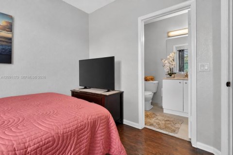Townhouse in Miramar, Florida 4 bedrooms, 168.62 sq.m. № 2395164 - photo 16