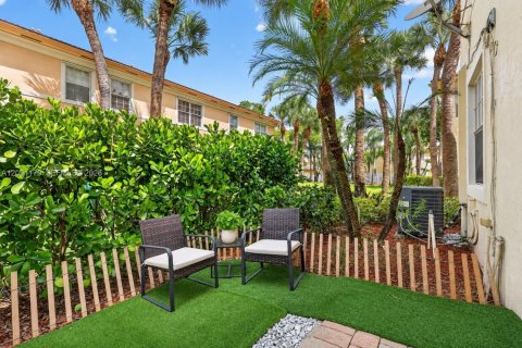 Townhouse in Miramar, Florida 4 bedrooms, 168.62 sq.m. № 2395164 - photo 28