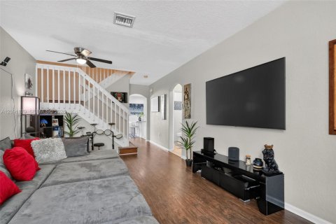 Townhouse in Miramar, Florida 4 bedrooms, 168.62 sq.m. № 2395164 - photo 5