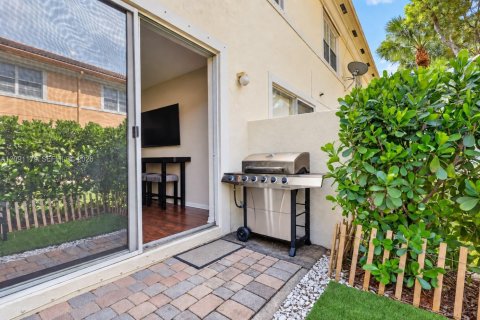 Townhouse in Miramar, Florida 4 bedrooms, 168.62 sq.m. № 2395164 - photo 27