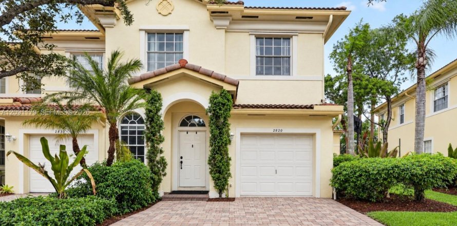 Townhouse in Miramar, Florida 4 bedrooms, 168.62 sq.m. № 2395164
