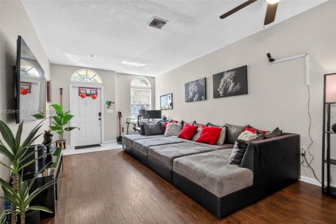 Townhouse in Miramar, Florida 4 bedrooms, 168.62 sq.m. № 2395164 - photo 7