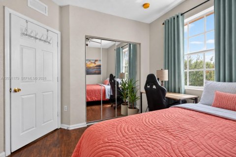 Townhouse in Miramar, Florida 4 bedrooms, 168.62 sq.m. № 2395164 - photo 15