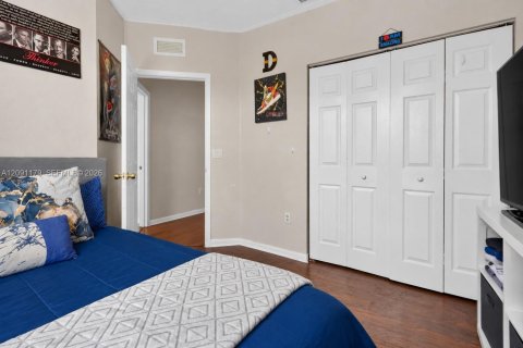 Townhouse in Miramar, Florida 4 bedrooms, 168.62 sq.m. № 2395164 - photo 20