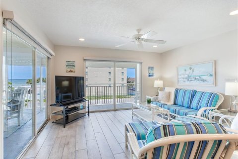 Купить кондоминиум в Редингтон-Шорс, Флорида 5 комнат, 134.71м2, № 1911330 - фото 12