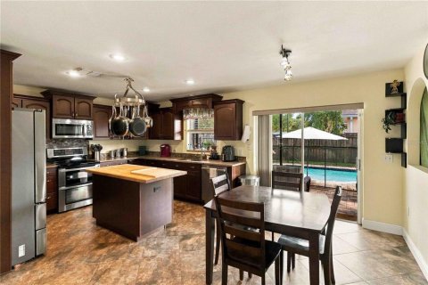 Villa ou maison à vendre à Valrico, Floride: 4 chambres, 196.95 m2 № 2406616 - photo 6