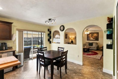 Villa ou maison à vendre à Valrico, Floride: 4 chambres, 196.95 m2 № 2406616 - photo 8
