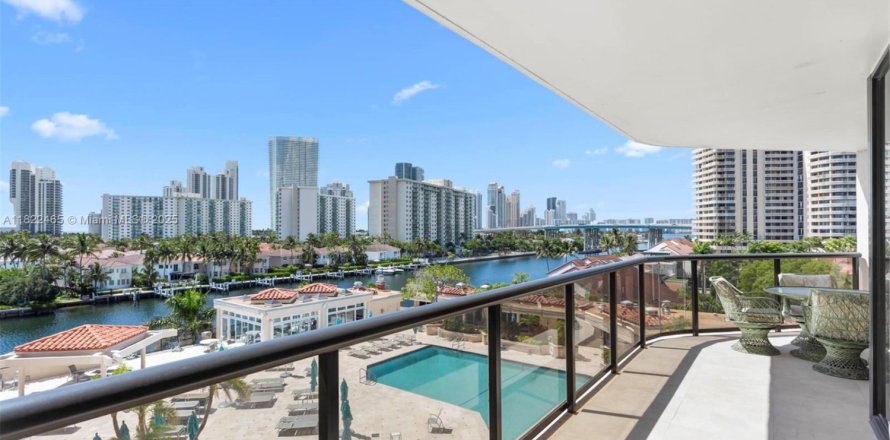 Condo in Aventura, Florida, 2 bedrooms  № 2035254