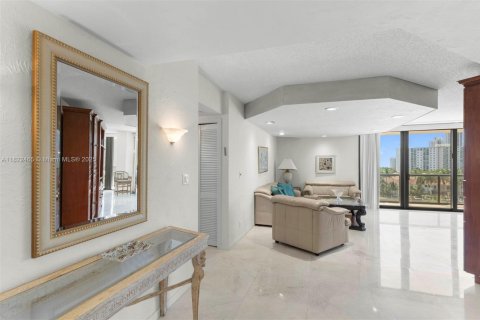 Condo in Aventura, Florida, 2 bedrooms  № 2035254 - photo 5