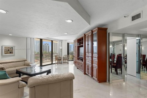Condo in Aventura, Florida, 2 bedrooms  № 2035254 - photo 7