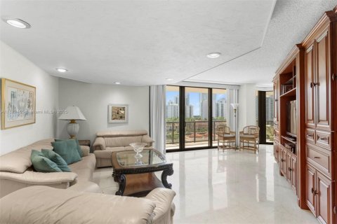 Condo in Aventura, Florida, 2 bedrooms  № 2035254 - photo 6