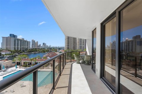 Condo in Aventura, Florida, 2 bedrooms  № 2035254 - photo 4