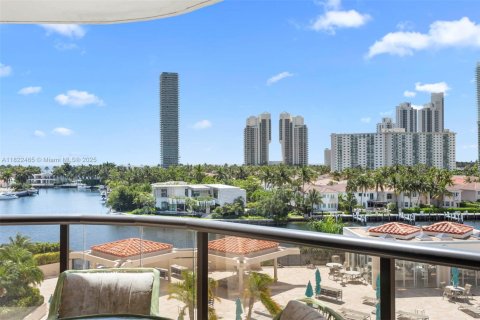 Condo in Aventura, Florida, 2 bedrooms  № 2035254 - photo 3