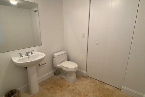 Купить кондоминиум в Санни-Айлс-Бич, Флорида 1 спальня, 92.9м2, № 989233 - фото 1