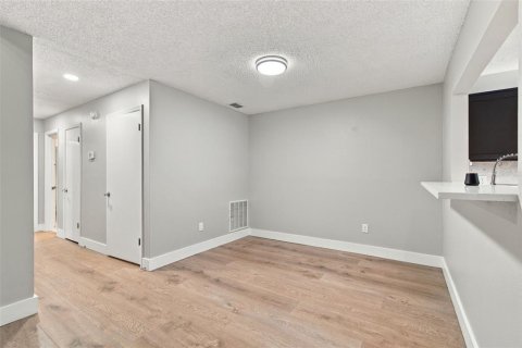 Condo in Tampa, Florida, 3 bedrooms № 2383383 - photo 9