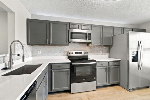Condo in Tampa, Florida, 3 bedrooms № 2383383 - photo 3