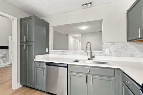 Condo in Tampa, Florida, 3 bedrooms № 2383383 - photo 4