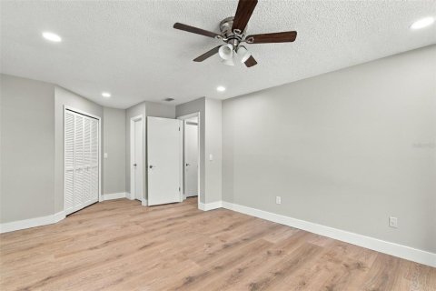 Condo in Tampa, Florida, 3 bedrooms № 2383383 - photo 18