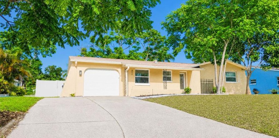 Villa ou maison à Palm Harbor, Floride 2 chambres, 91.79 m2 № 2118891
